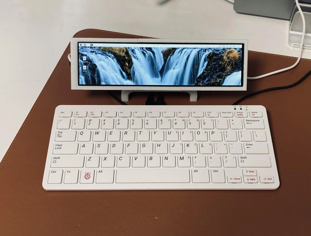 Wide Display Case + Stand (For Raspberry Pi 400)